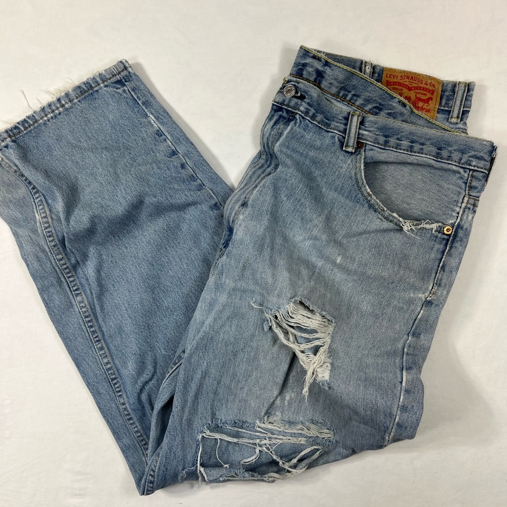 Vintage Men’s Levi’s Distressed Light Wash Denim Jeans